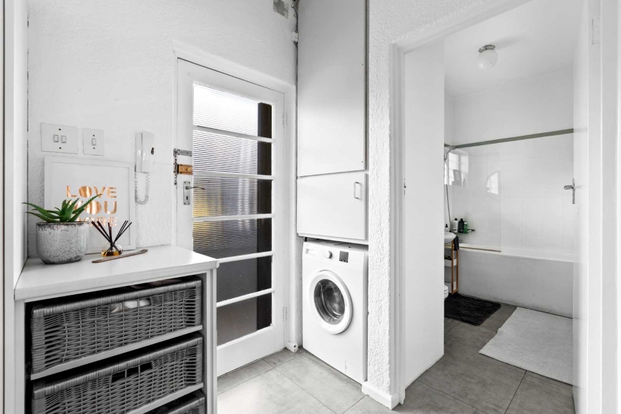 1 Bedroom Property for Sale in Green Point Western Cape